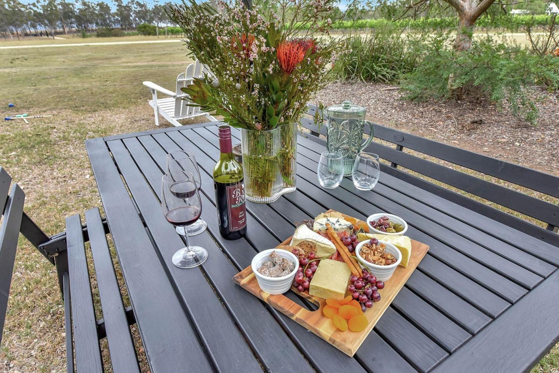 Bracken Ridge Vineyard The Entire Estate Rothbury Exterior foto